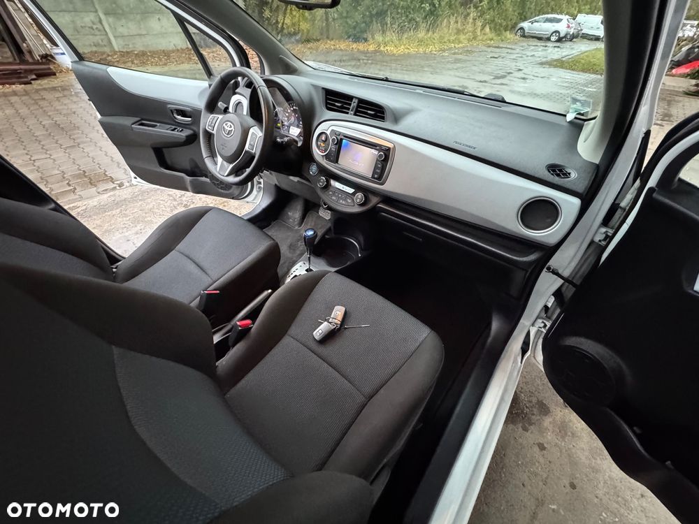 Toyota Yaris Hybrid 100 Premium - 7