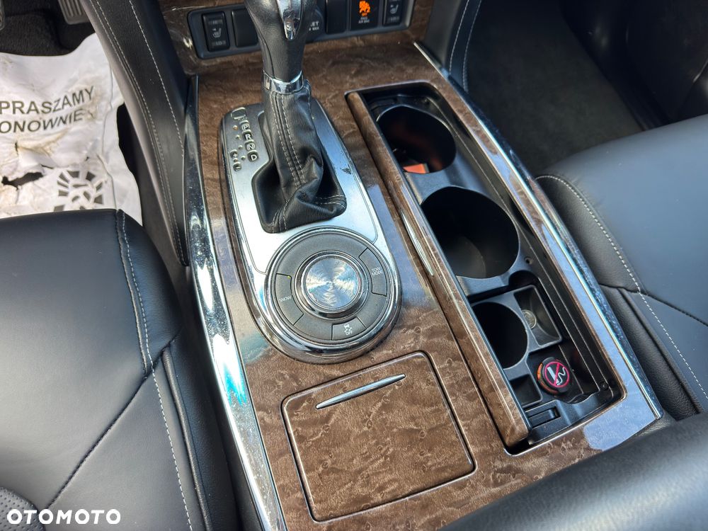 Infiniti QX80 - 39