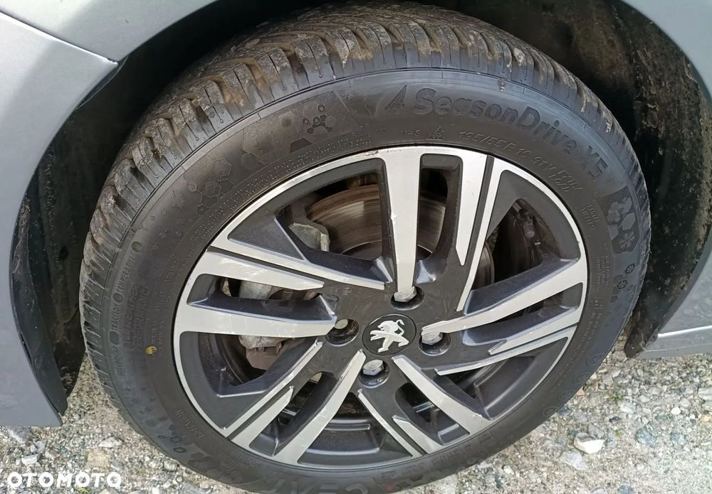 Peugeot 208 - 29