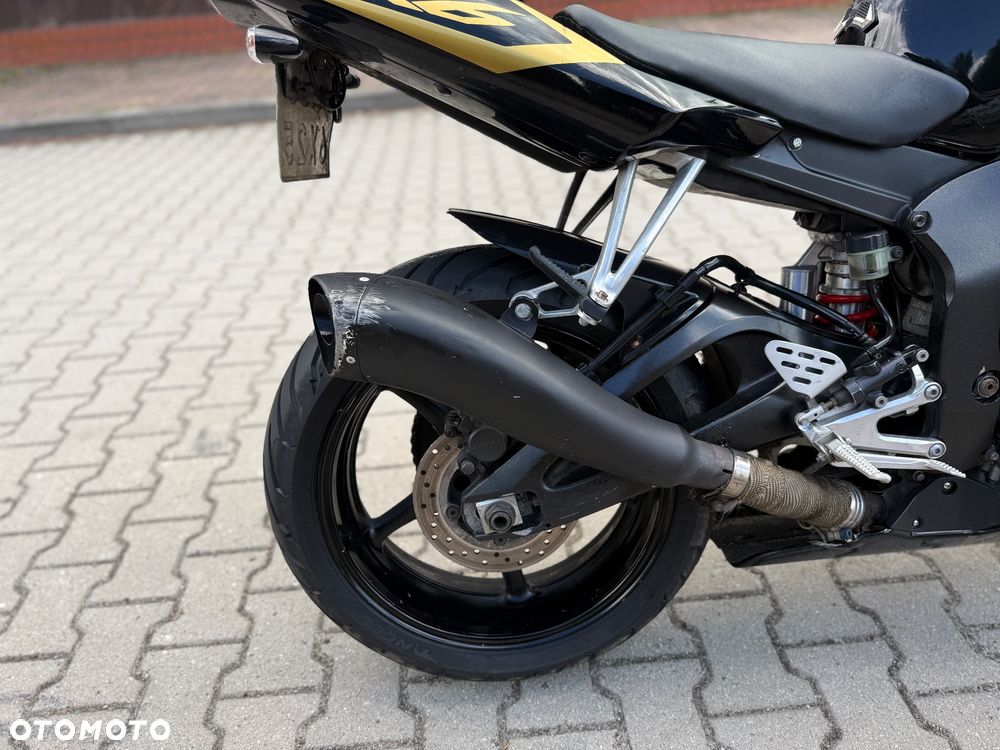 Yamaha R6 - 12