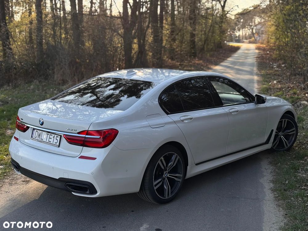 BMW Seria 7 750i xDrive - 11