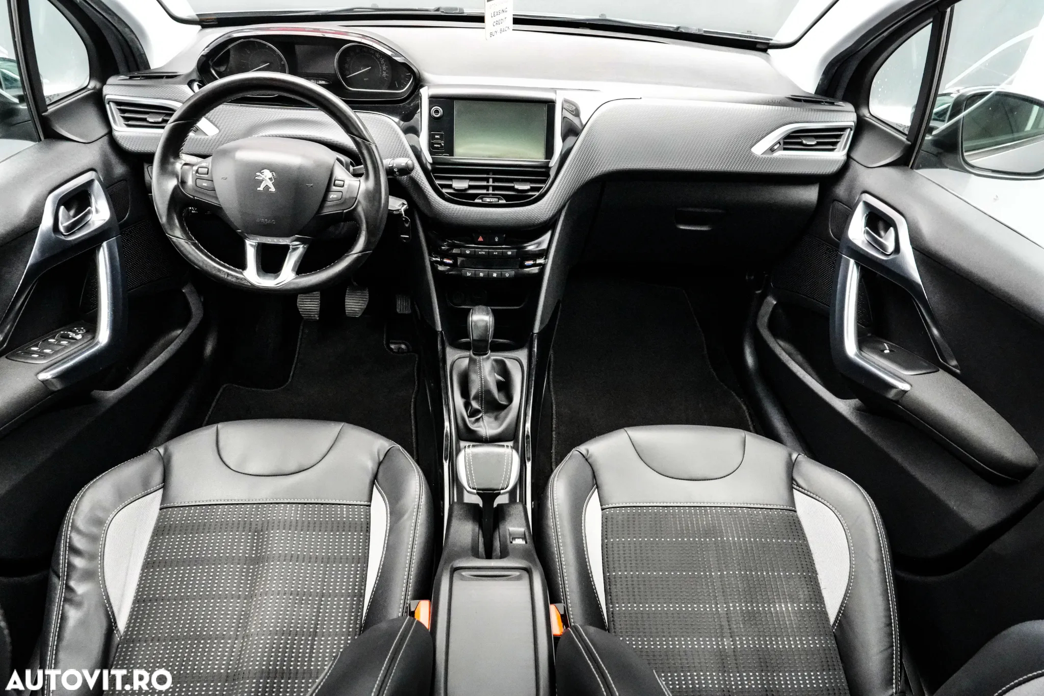 Peugeot 2008 1.2 L PureTech Active - 8