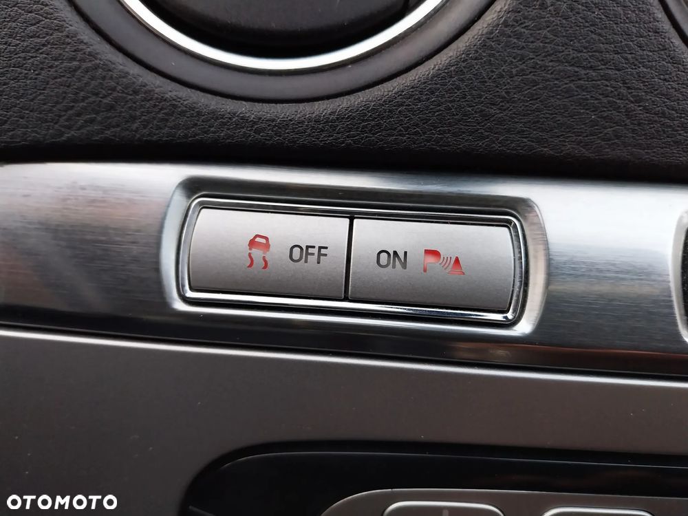 Ford S-Max 2.0 Titanium - 24