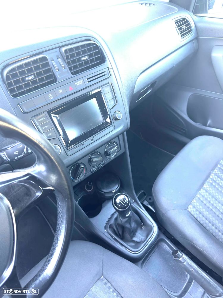 VW Polo 1.0 (Blue Motion ) Comfortline - 6