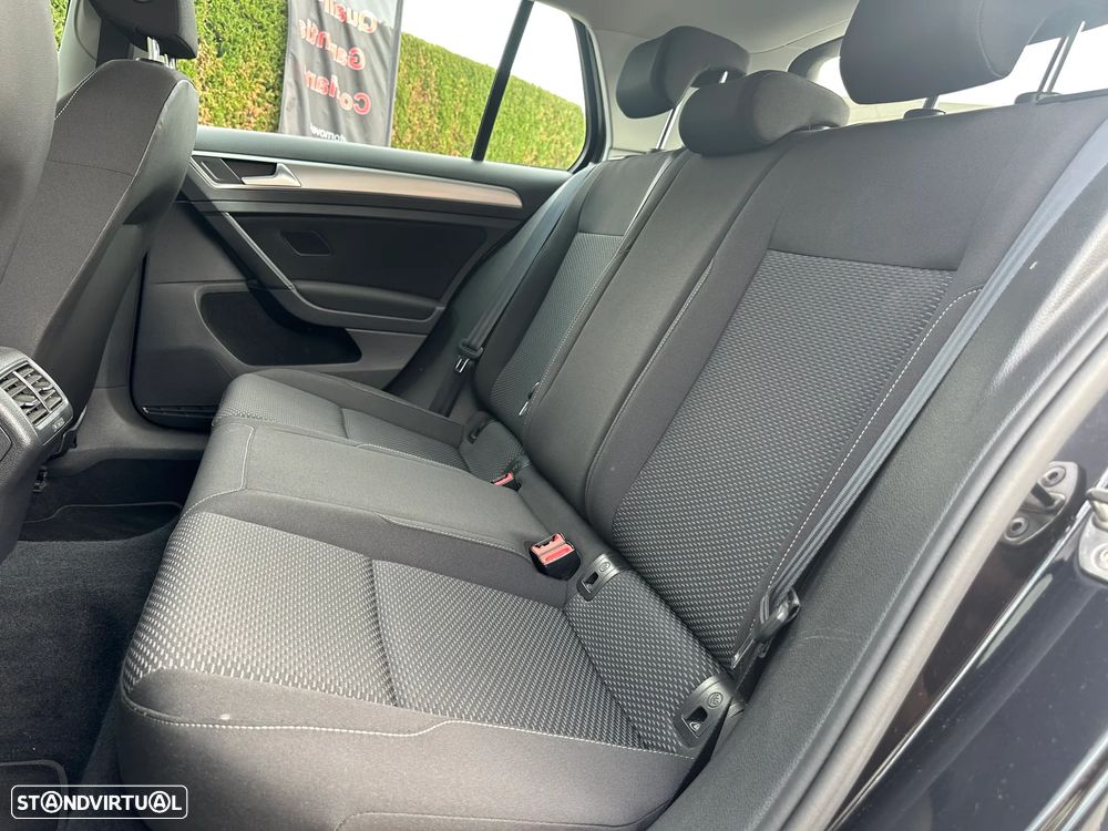 VW Golf 1.6 TDI Confortline - 17