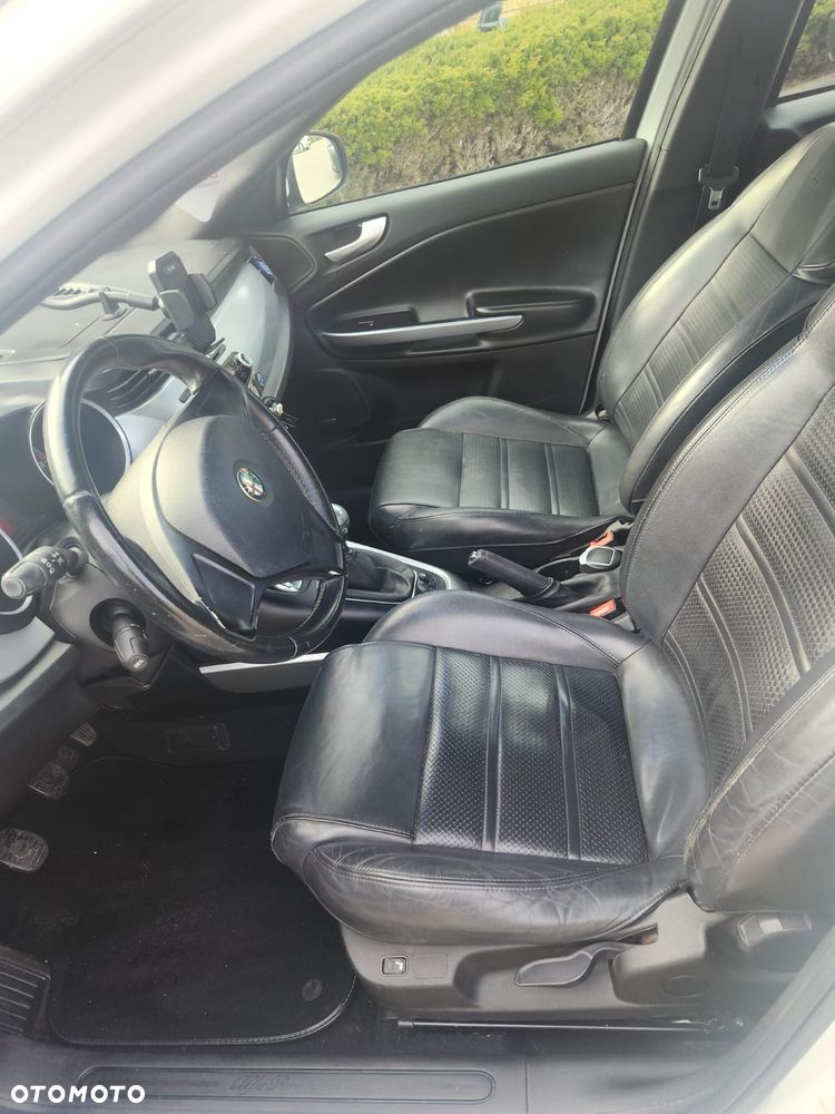 Alfa Romeo Giulietta 1.6 JTDM Veloce - 6