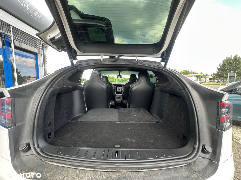 Tesla Model X - 16
