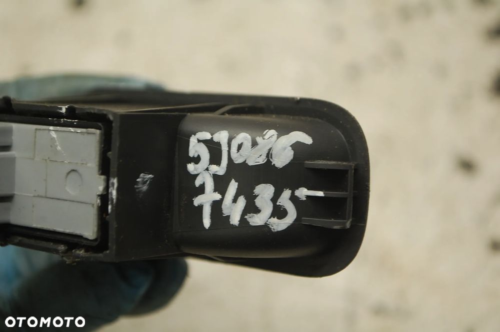 PRZEŁĄCZNIK SZYBY PRAWY TYŁ TYLNY 5J0867435 SKODA ROOMSTER PRAKTIK - 3