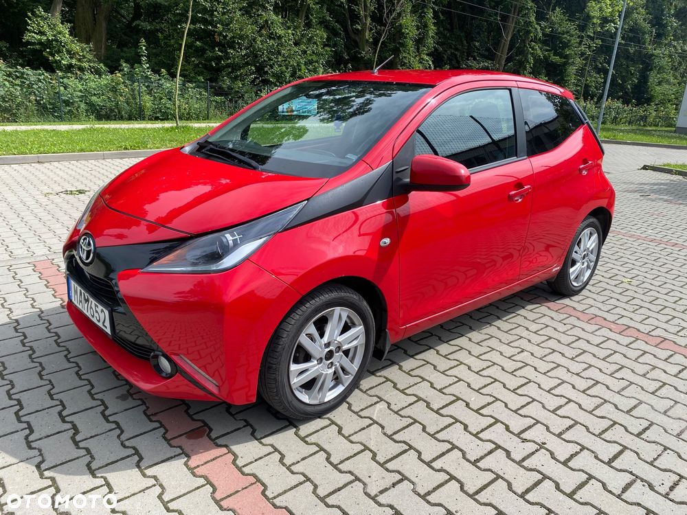 Toyota Aygo x-play touch - 1