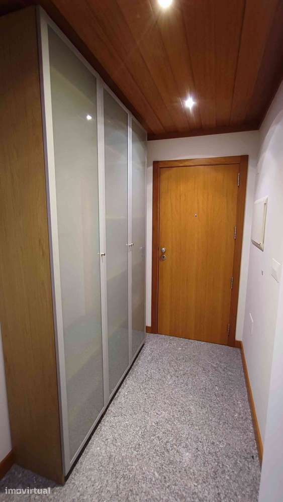Apartamento T2 + garagem em frente ao Centro Comercial Glicínias Plaza - Grande imagem: 5/22