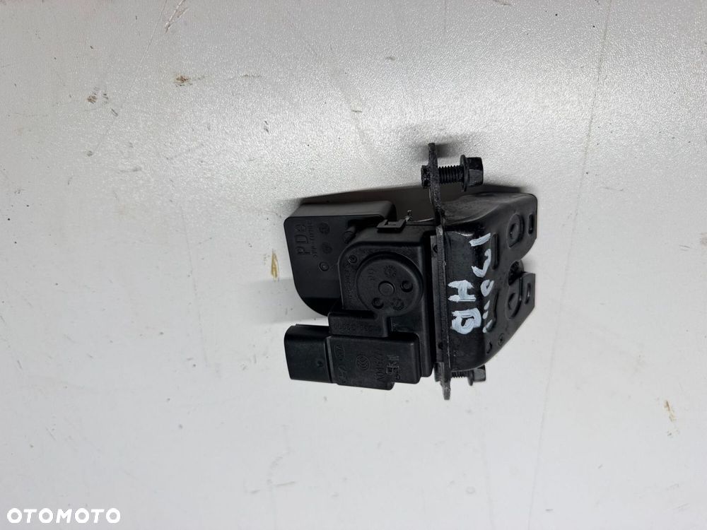 ZAMEK TYLNEJ KLAPY HYUNDAI I30 III HB 2017-  81230-G3000 - 2