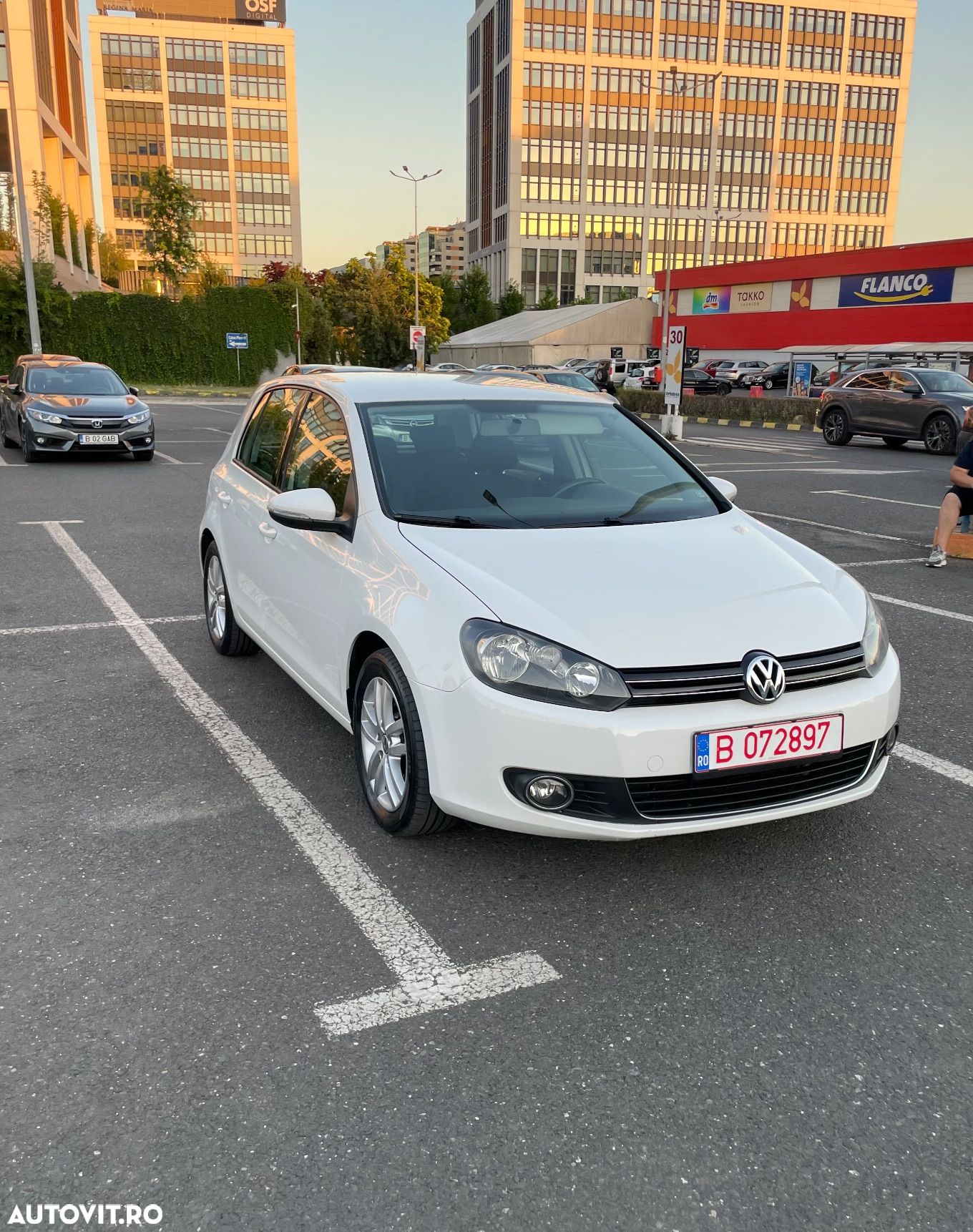 Volkswagen Golf 1.4 TSI Highline DSG - 1
