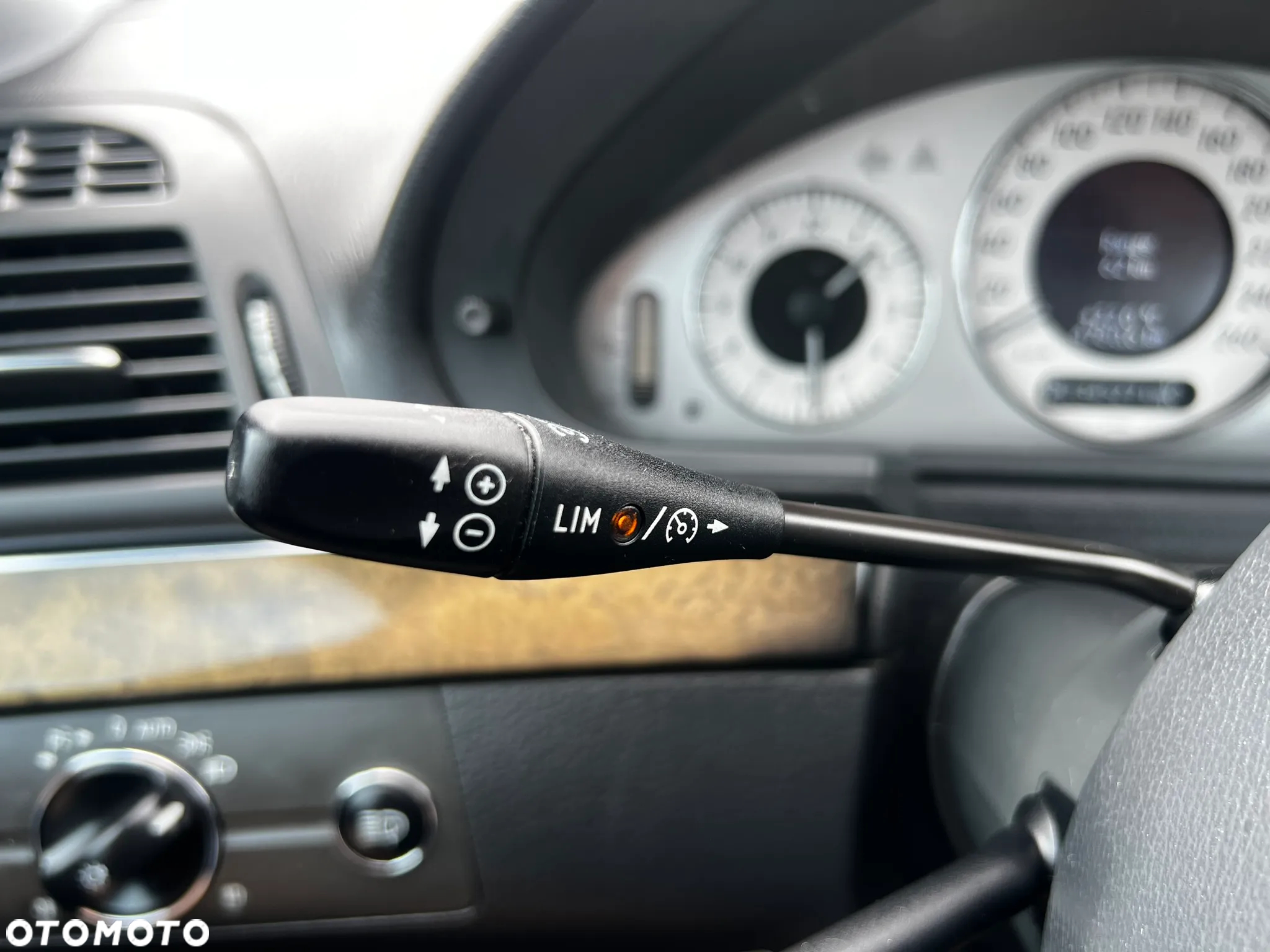 Mercedes-Benz Klasa E 200 T Kompressor Automatik Avantgarde - 23