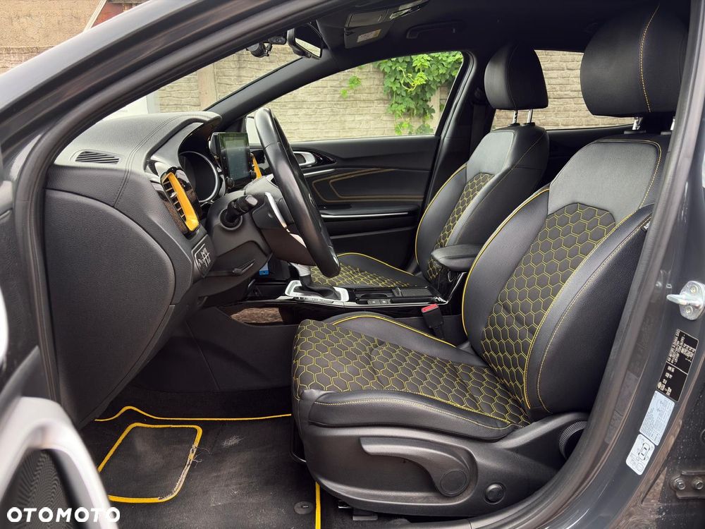 Kia XCeed - 11