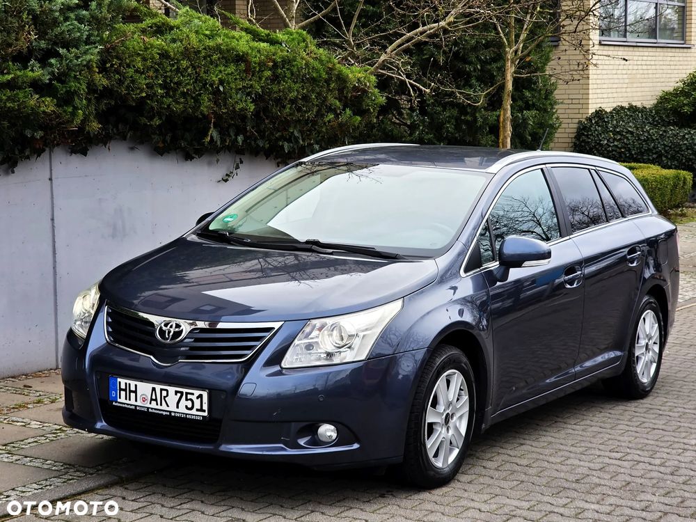 Toyota Avensis Combi 1.8 Executive - 1