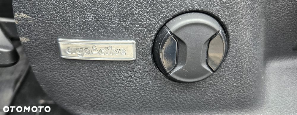 Volkswagen Golf Variant 2.0 TDI SCR DSG Active - 28