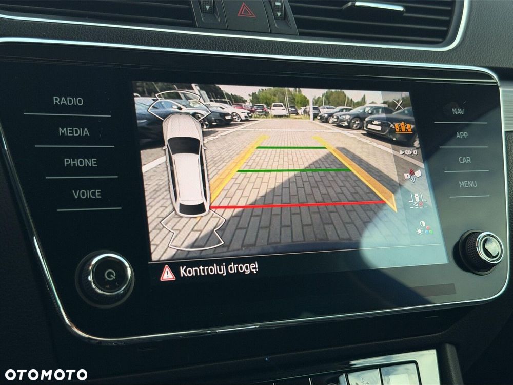 Skoda Superb 2.0 TDI SCR Style DSG - 32