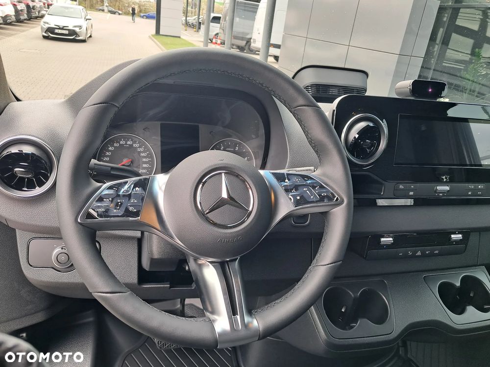 Mercedes-Benz Sprinter 319 CDI Furgon PRO długi 4325 mm L3H2 - 23