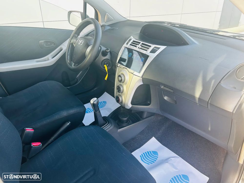 Toyota Yaris 1.4 D-4D Sol AC+VSC - 14