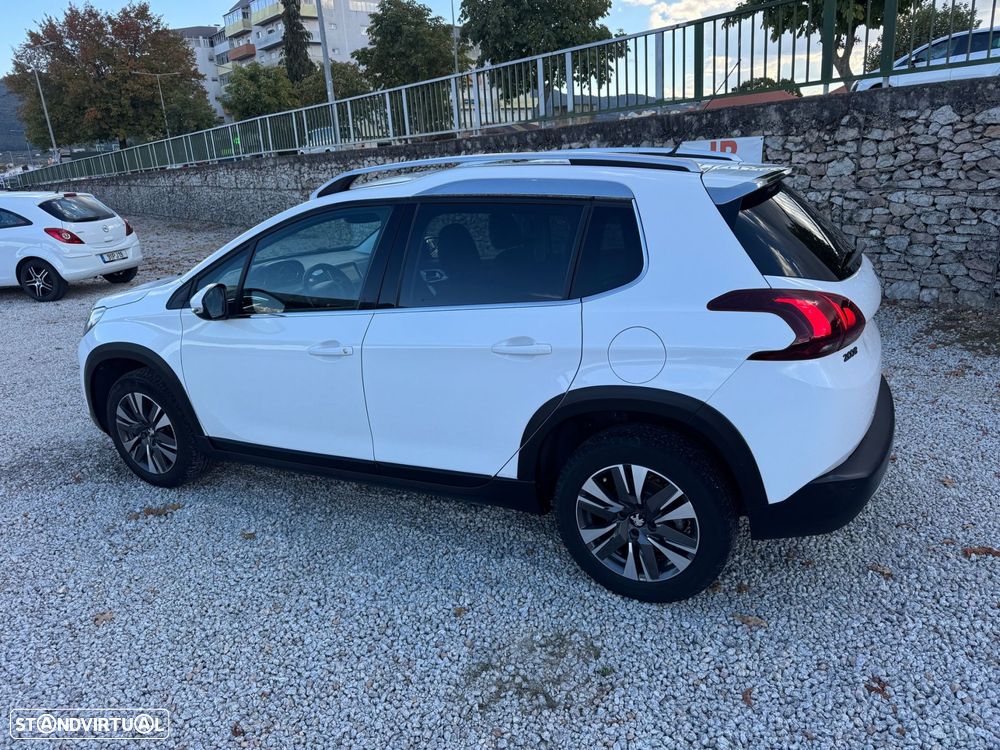 Peugeot 2008 1.2 PureTech Allure - 4