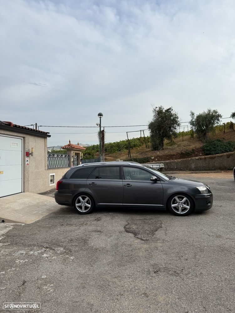 Toyota Avensis SW 2.2 D-4D Premium - 4