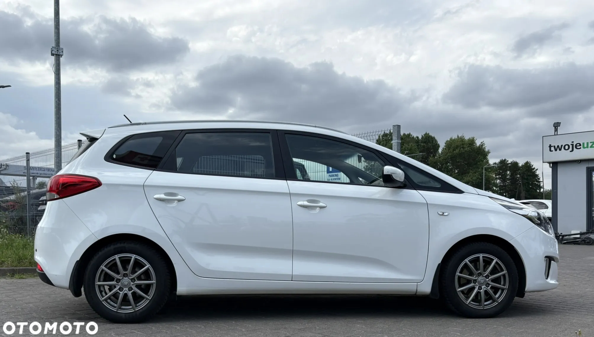 Kia Carens 1.6 GDI M - 6