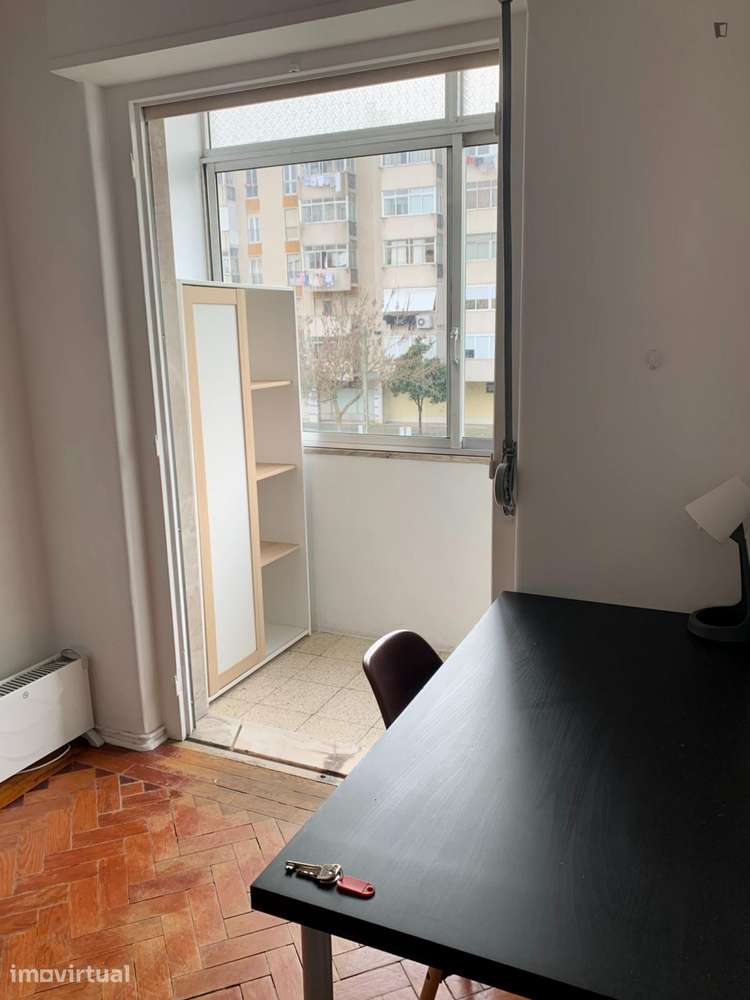 Quarto - localizado em Benfica Lisbon - Grande imagem: 2/13