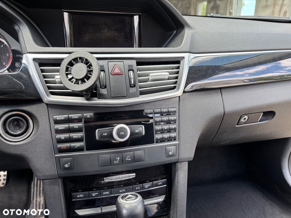 Mercedes-Benz Klasa E 220 CDI DPF BlueEFFICIENCY Automatik Avantgarde - 11