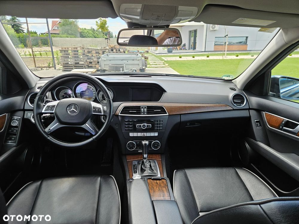 Mercedes-Benz Klasa C 200 (BlueEFFICIENCY) 7G-TRONIC Elegance - 27