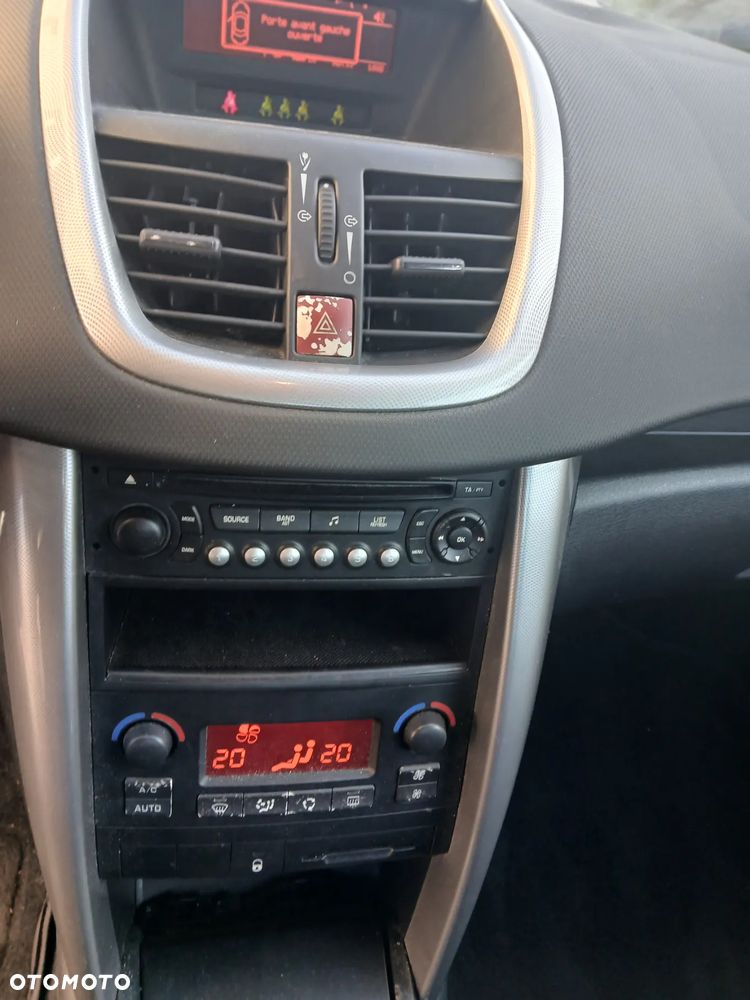 Peugeot 207 110 Sport - 12