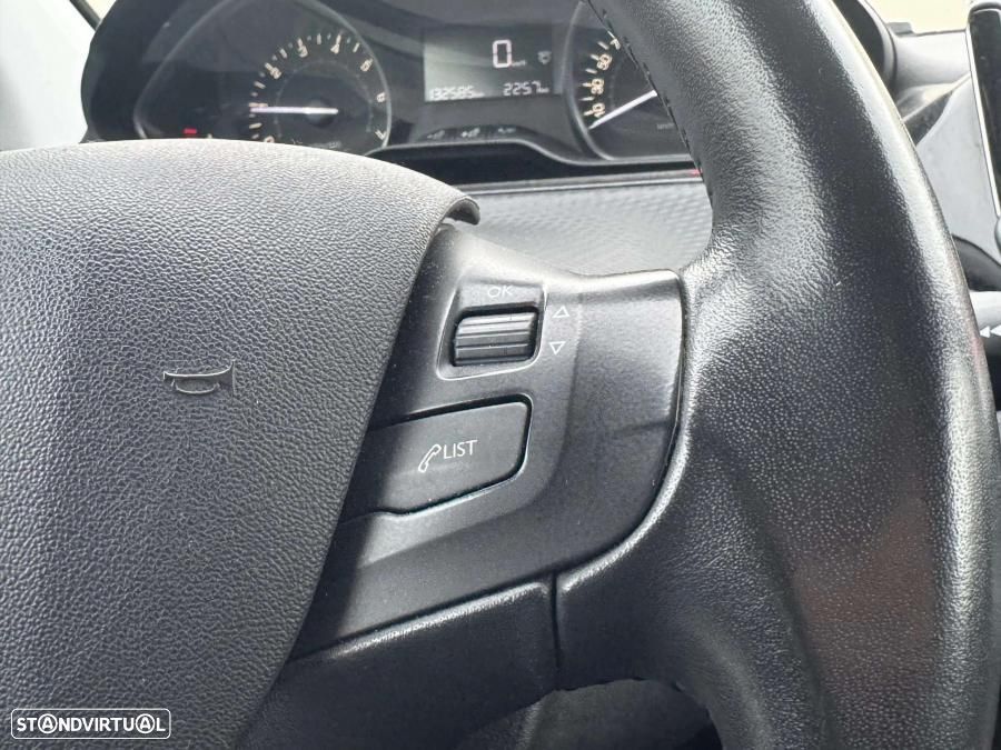 Peugeot 2008 1.2 PureTech Style - 21