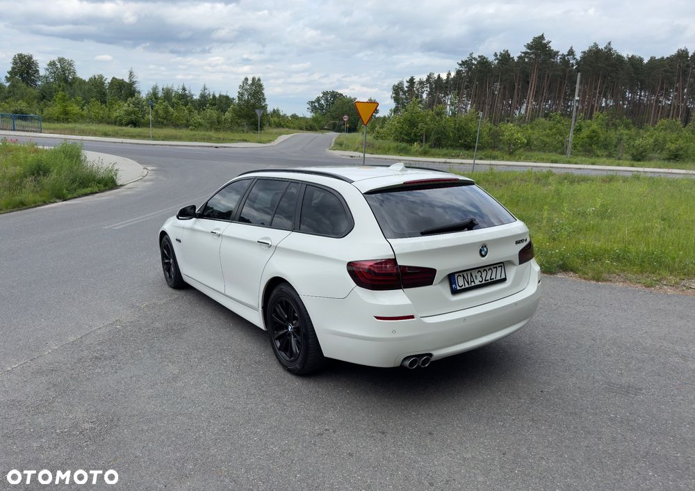 BMW Seria 5 520d Touring Luxury Line - 4