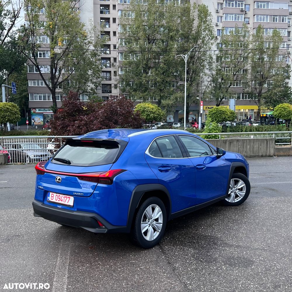 Lexus UX - 12