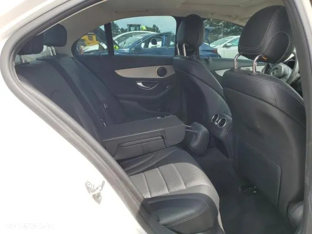 Mercedes-Benz Klasa C 300 9G-TRONIC - 10