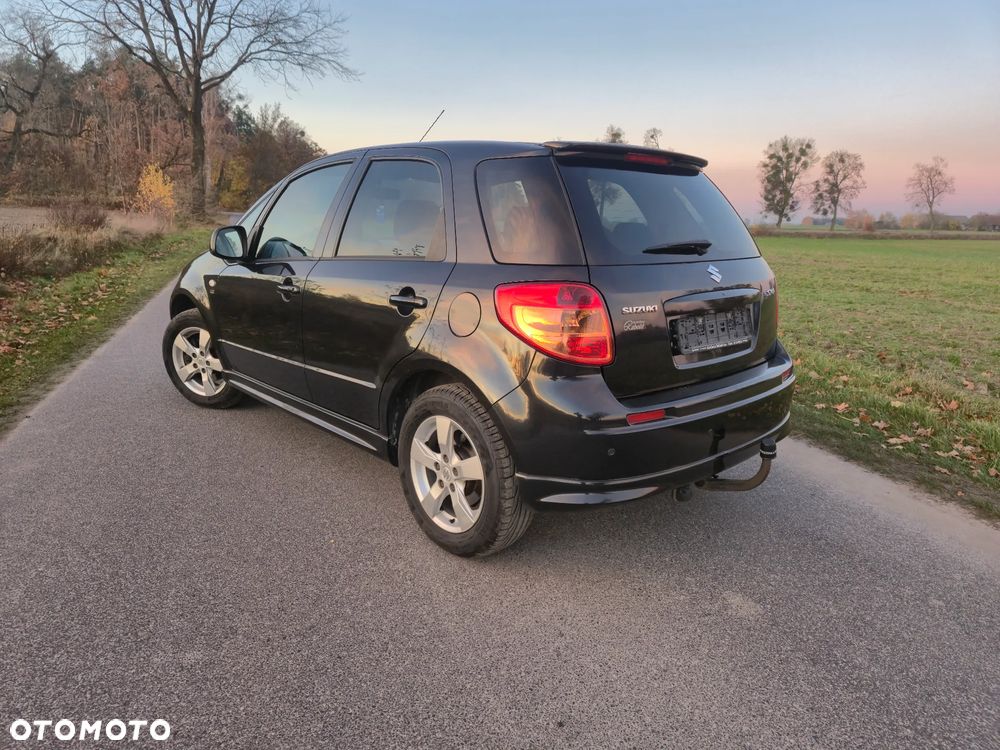 Suzuki SX4 1.6 Premium - 28