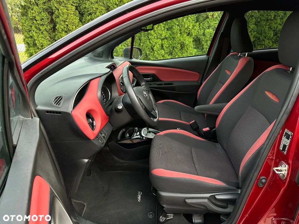 Toyota Yaris Hybrid 100 Selection Platinum - 15