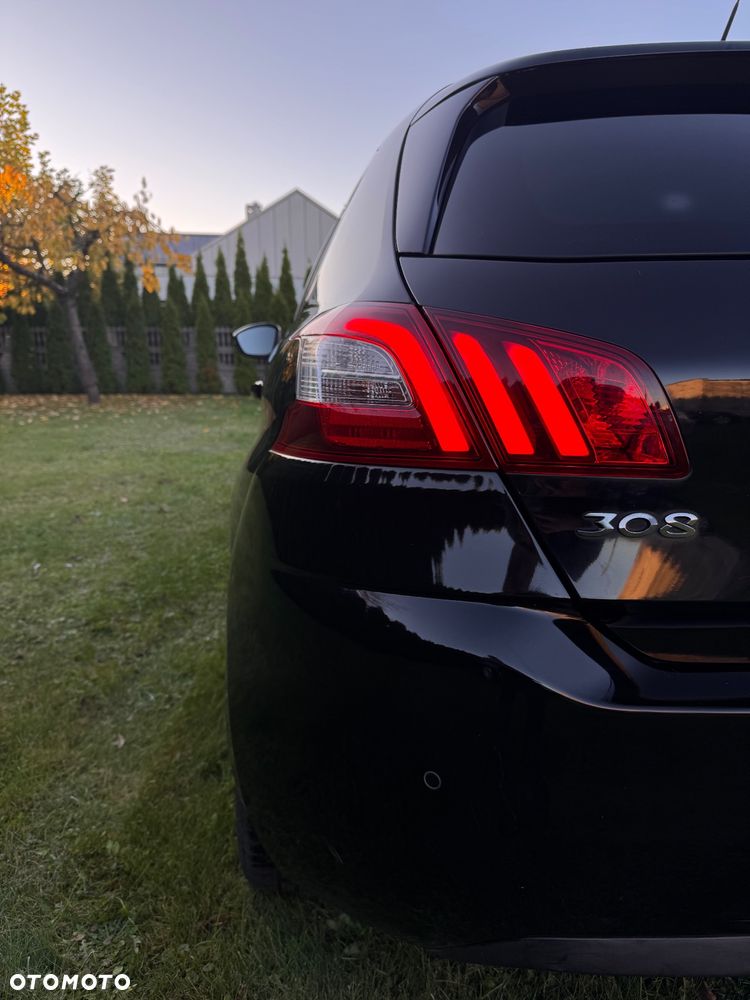 Peugeot 308 - 8