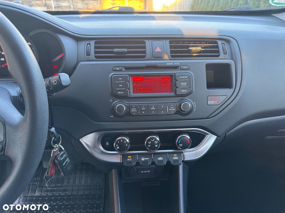 Kia Rio - 12