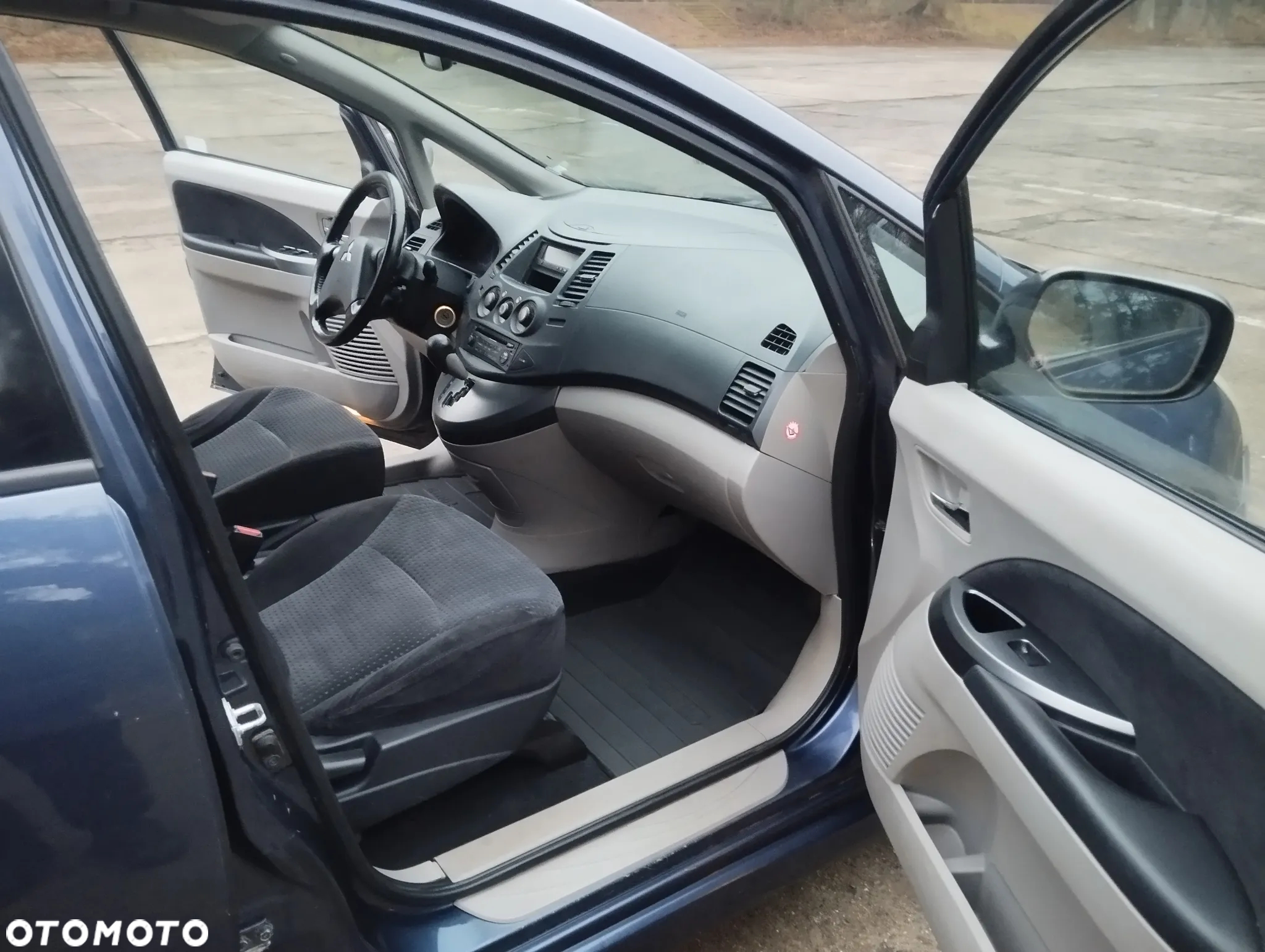 Mitsubishi Grandis 2.4 Automatik Invite - 25