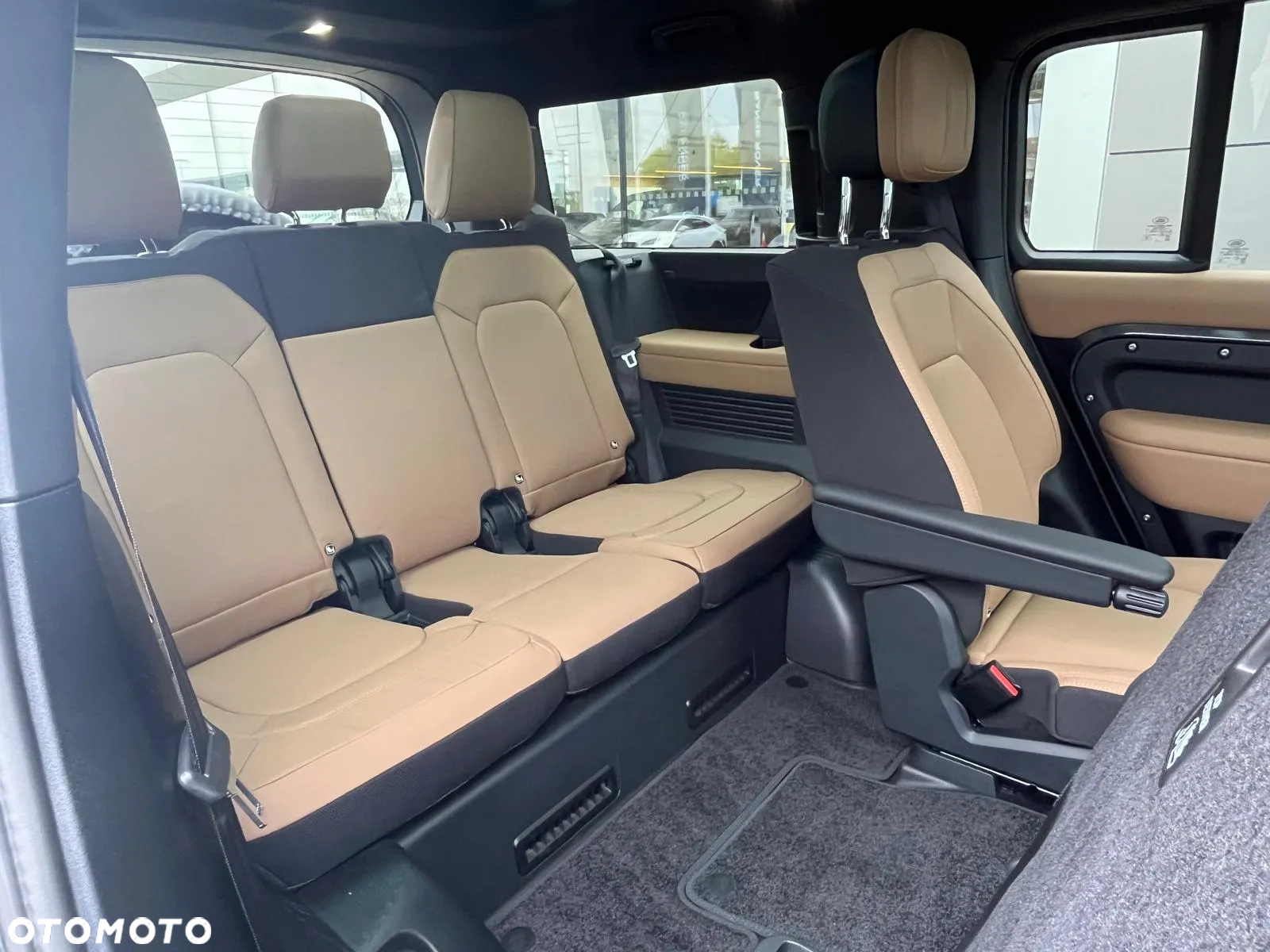 Land Rover Defender - 8