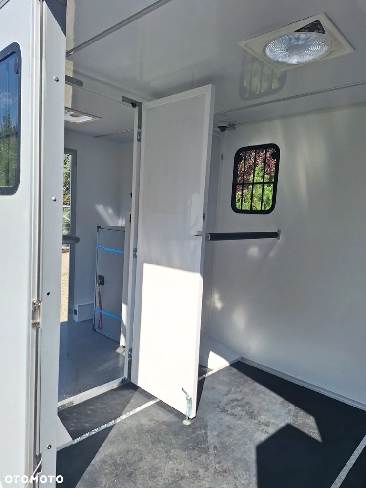 Mercedes-Benz Sprinter 319 - 25