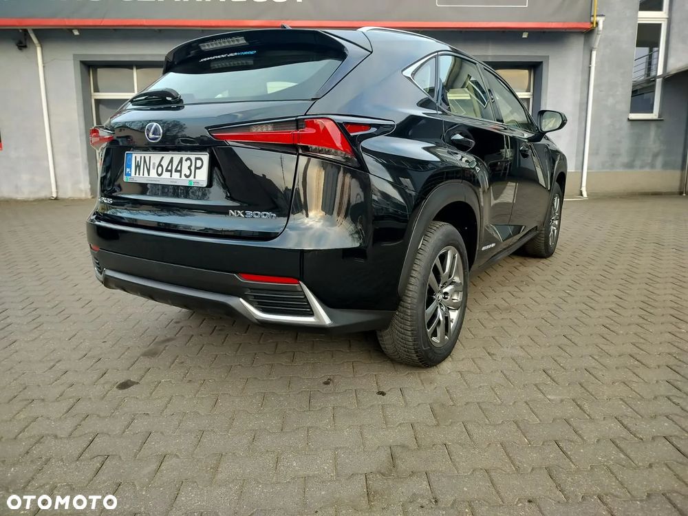Lexus NX 300h Business Edition AWD - 11
