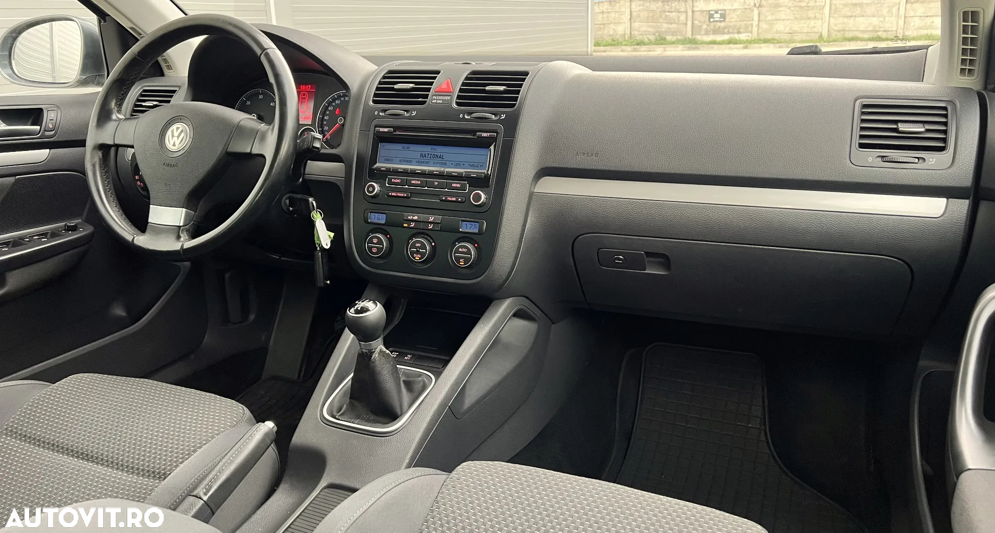 Volkswagen Golf 1.9 TDI BlueMotion Comfortline - 9