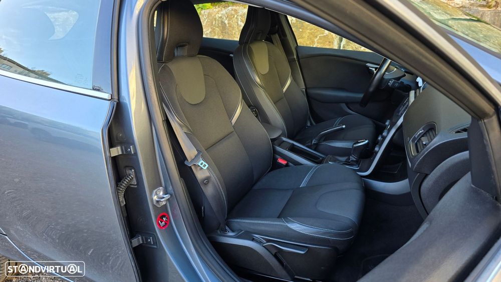 Volvo V40 1.6 D2 Momentum Powershift Eco - 33