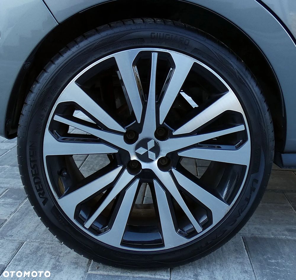 Mitsubishi Inny - 32