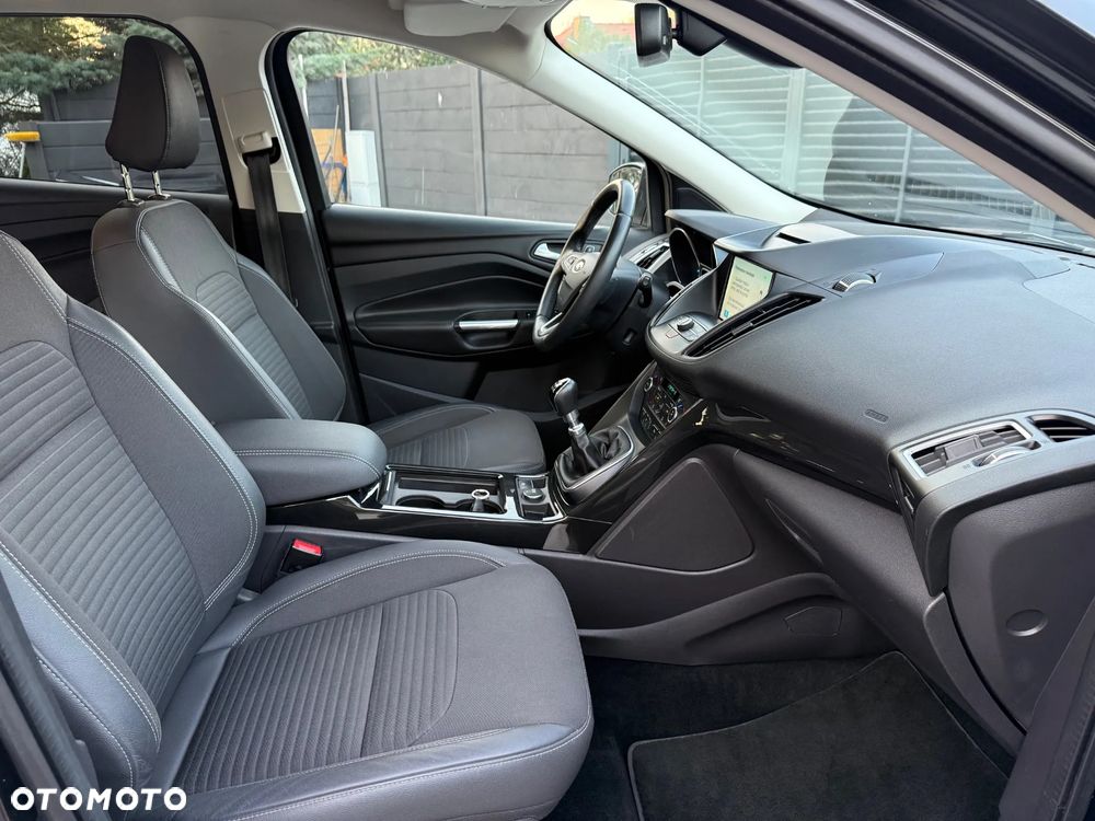 Ford Kuga 1.5 EcoBoost 2x4 Titanium - 5
