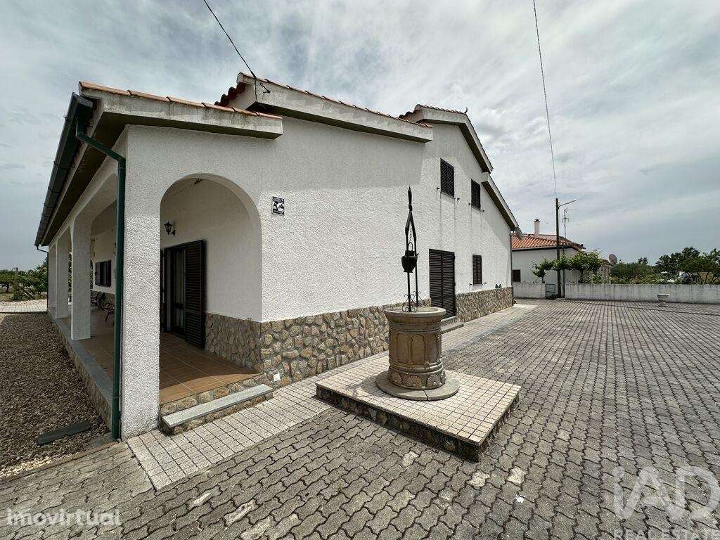 Casa / Villa T4 em São Pedro de Rio Seco de 224,00 m2 - Grande imagem: 3/26