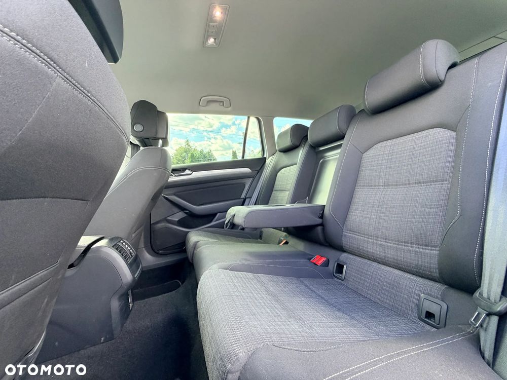 Volkswagen Passat - 17