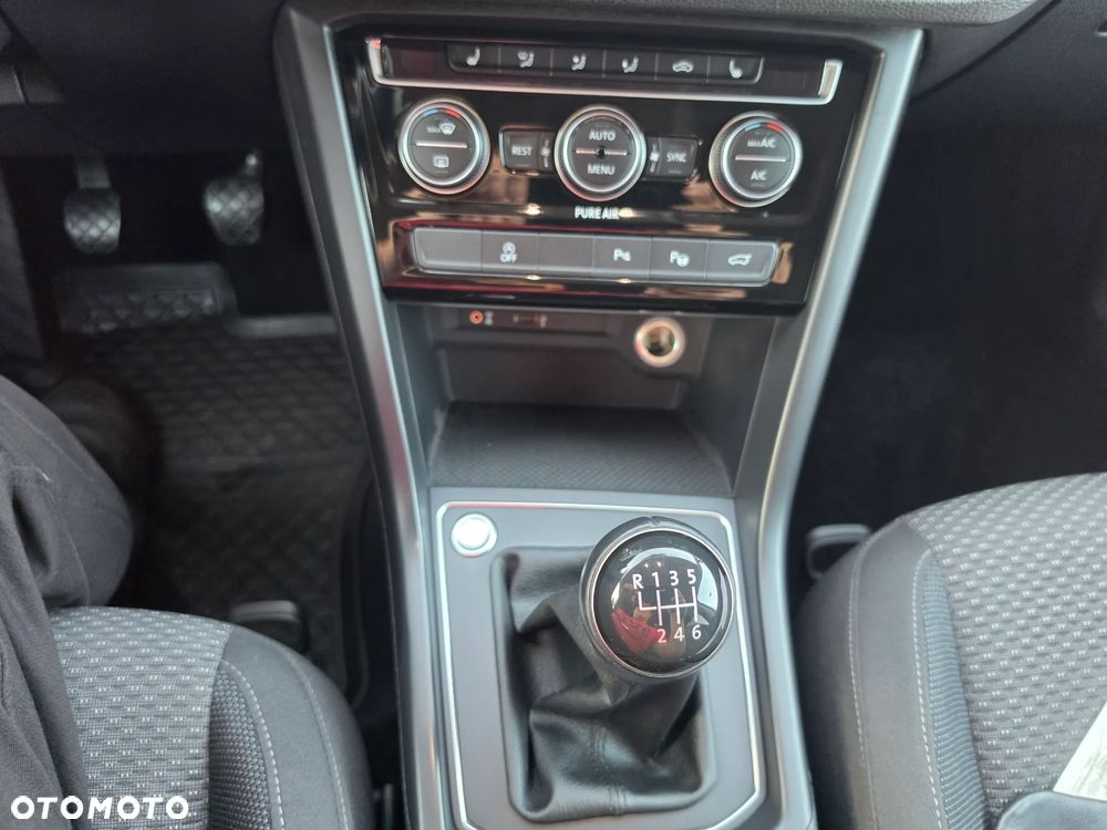 Volkswagen Touran 2.0 TDI BMT Comfortline - 17