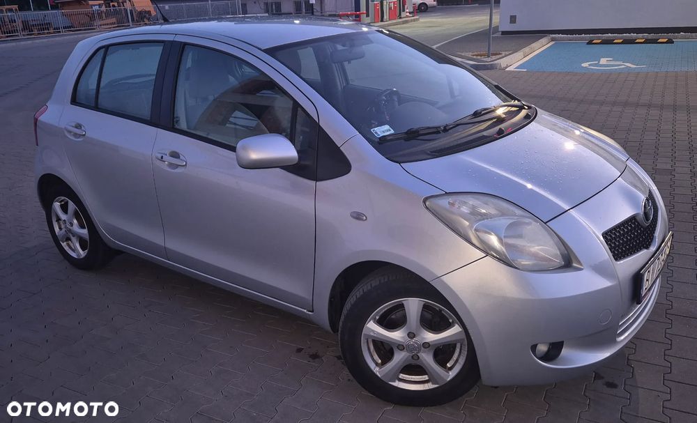 Toyota Yaris 1.3 VVT-i Executive - 2